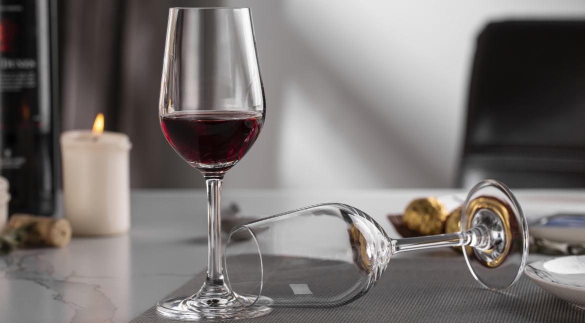 Sauvignon Blanc white wine glass