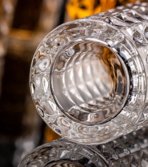 Thick-bottomed glass