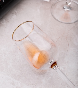 wide bowl Burgundy wine glass with crystal clarity and elegant stem