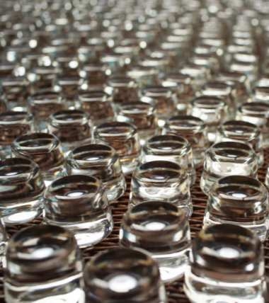 Xinghuo Glass's huge production capacity The glasses on the quality inspection line are waiting for inspection