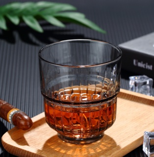 Whiskey glass with cigar on wooden tray glass of whiskey with cigar on wooden tray and ice cubes in a dark elegant setting