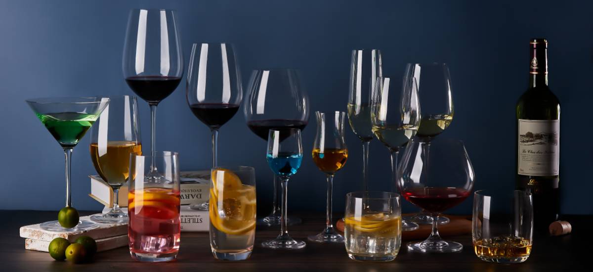 High-end crystal wine glasses, cocktail glasses, and glassware set.